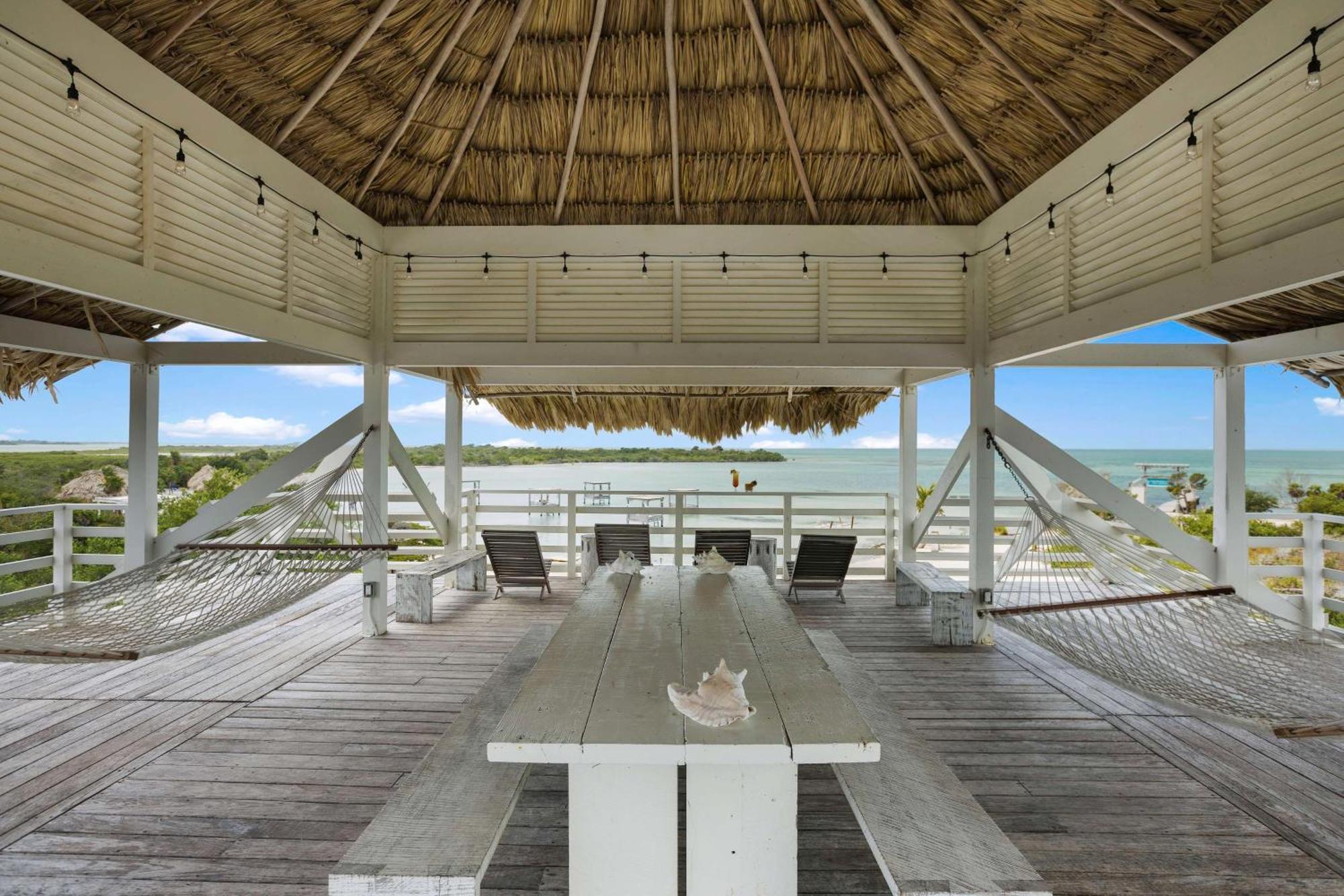 Mahogany Bay Resort And Beach Club, Curio Collection San Pedro  Exterior foto