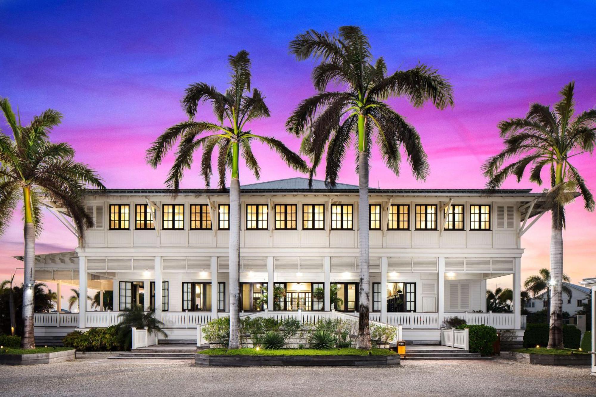Mahogany Bay Resort And Beach Club, Curio Collection San Pedro  Exterior foto