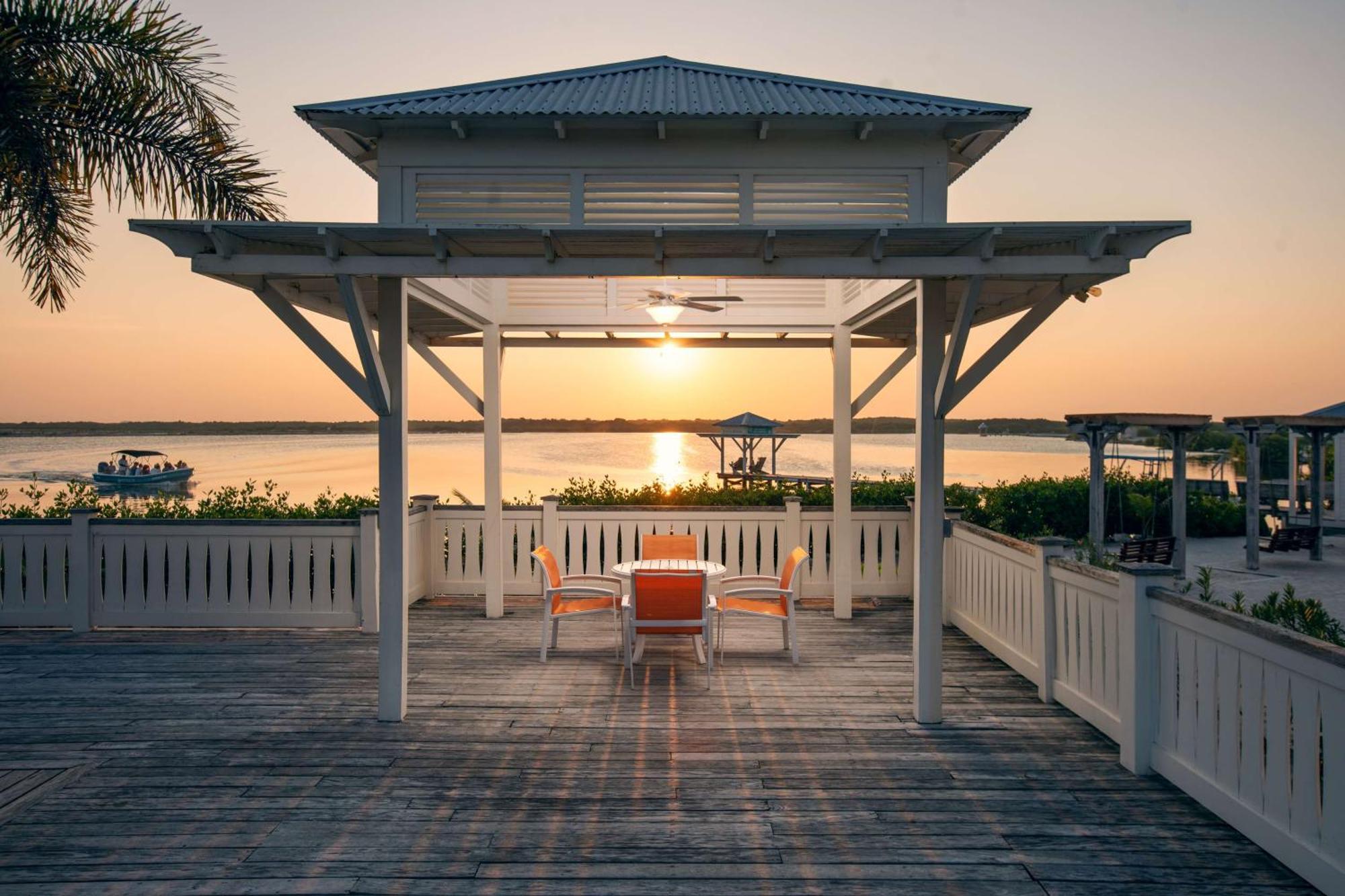 Mahogany Bay Resort And Beach Club, Curio Collection San Pedro  Exterior foto